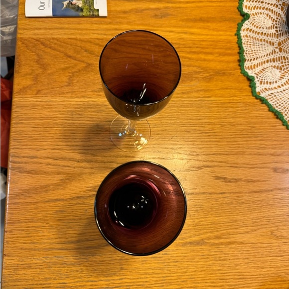Murano Deep Purple Wine Glass Pair - Picture 4 of 5